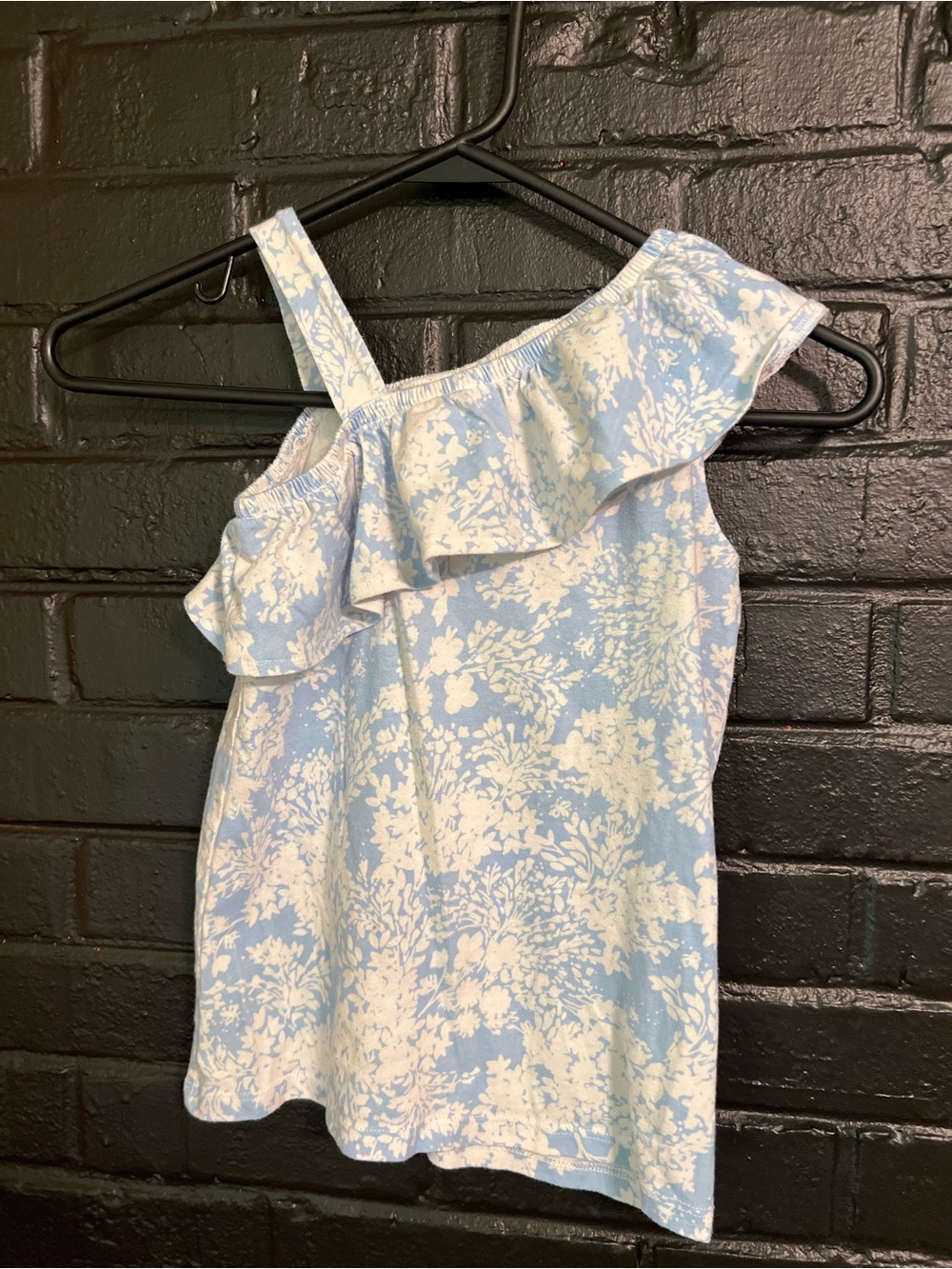 crown & ivy Light Blue and White One-Shoulder Floral Ruffle Tank